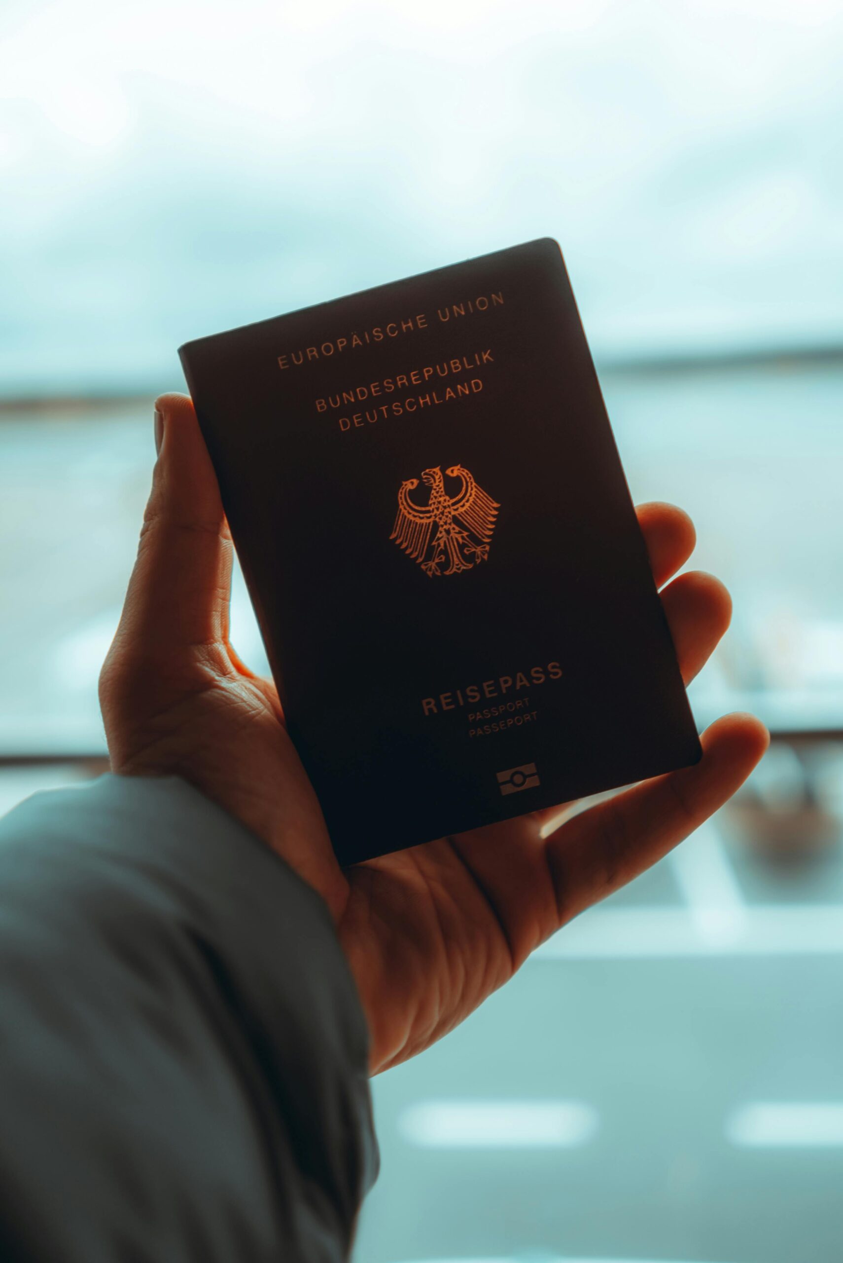 Paspoort bij grenscontrole voor ETIAS en UK ETA vergelijking