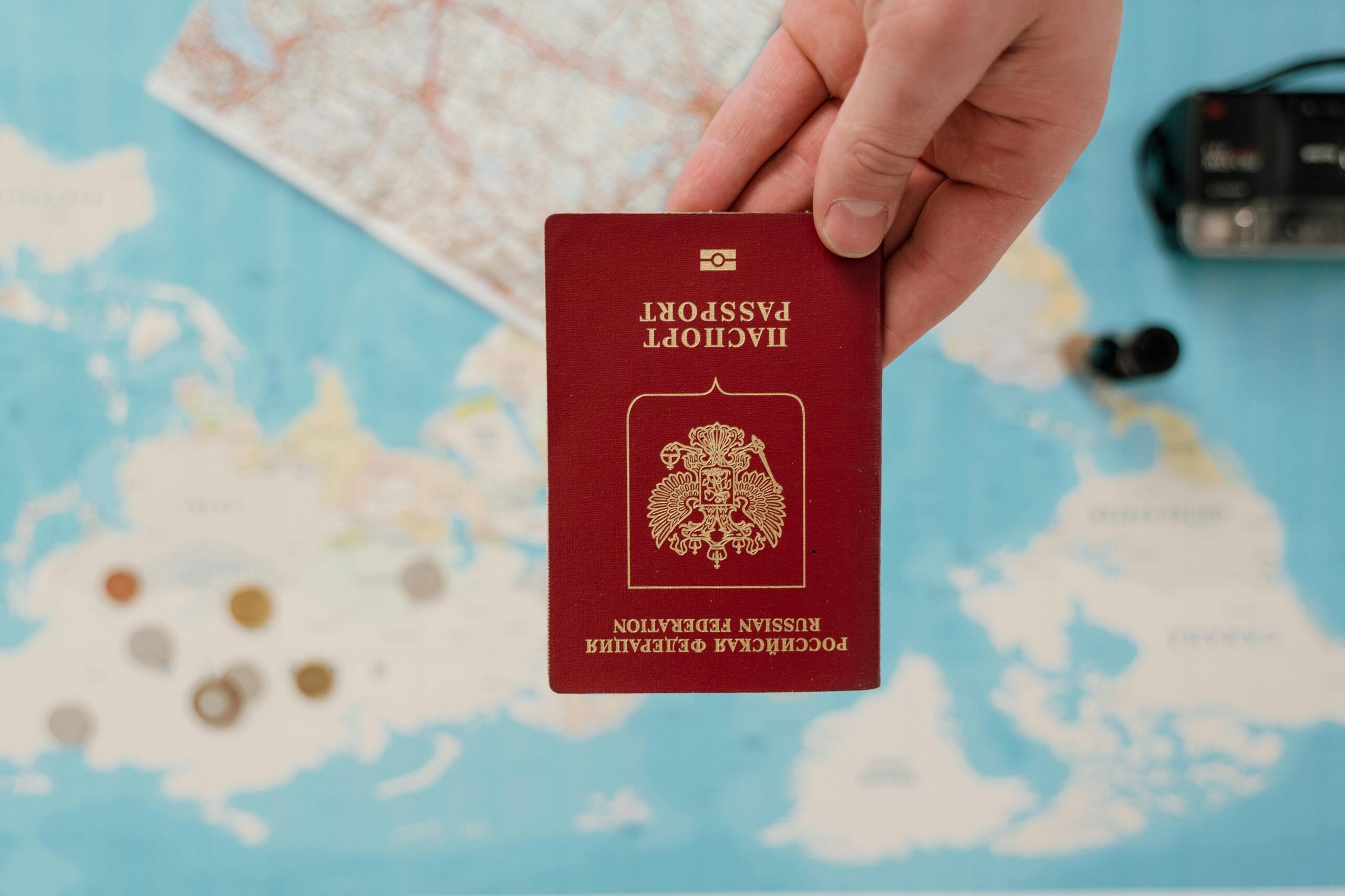 Paspoort en reisdocumenten klaar voor UK ETA aanvraag Nederland