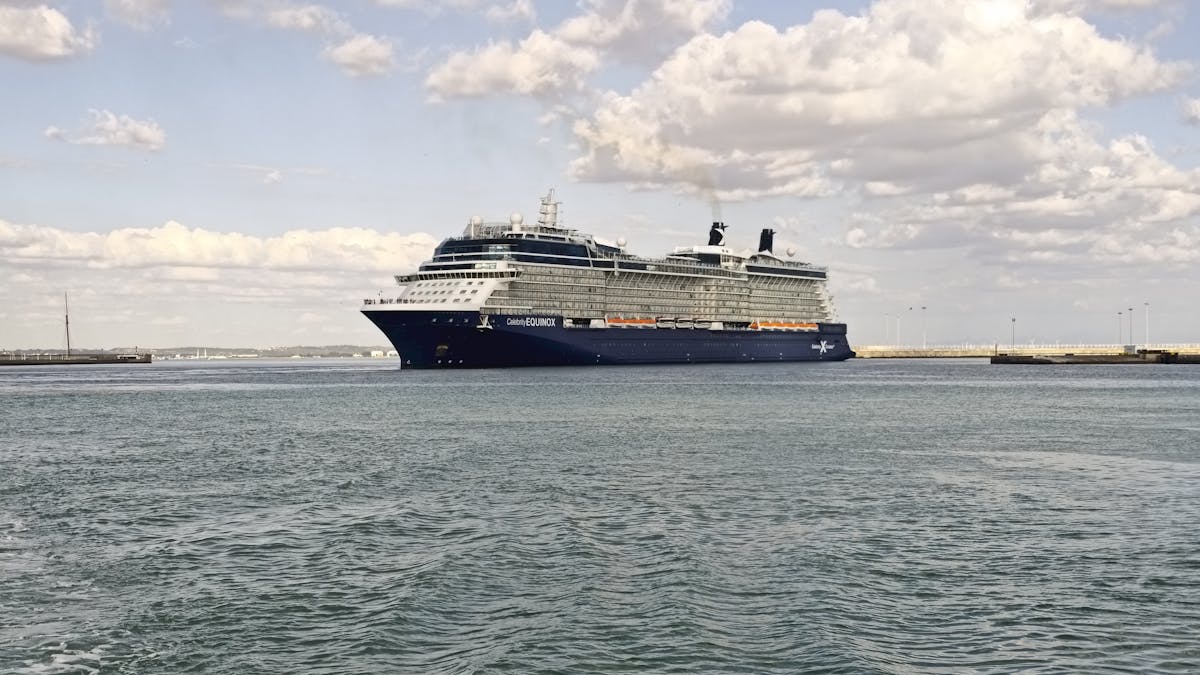 eta uk cruise gezin bij een Britse haven