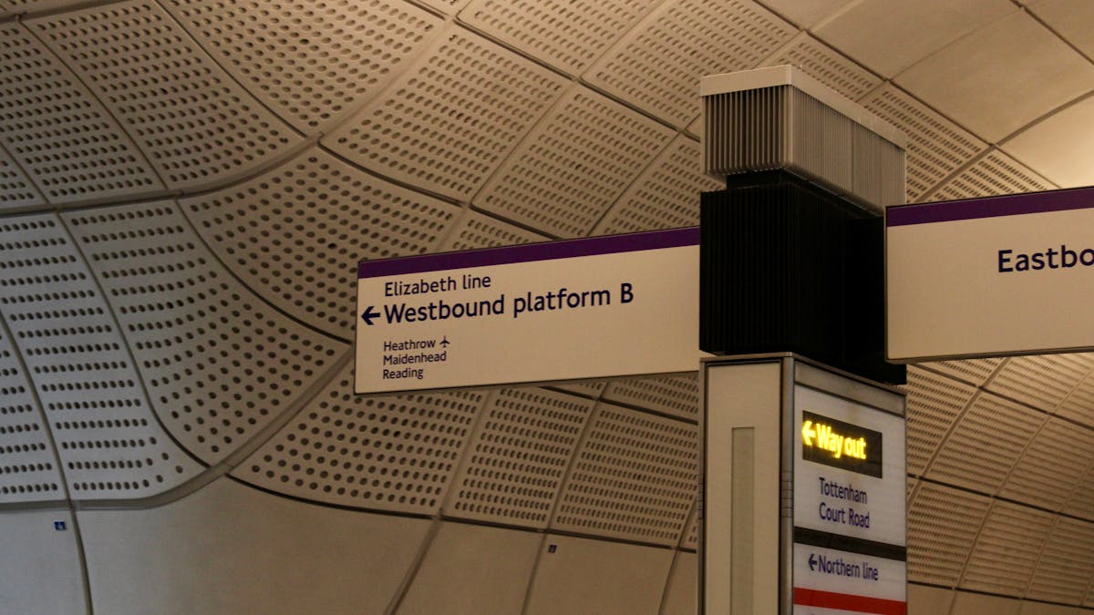vertrekborden op een Britse luchthaven