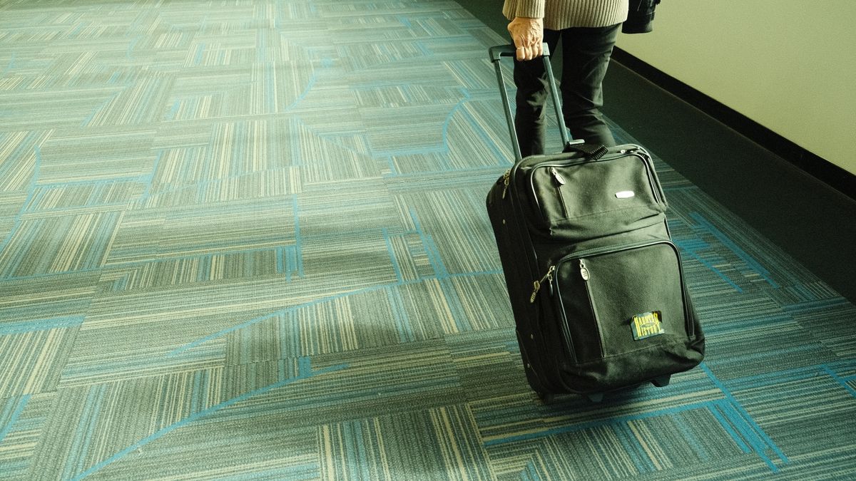 business travel suitcase uk airport