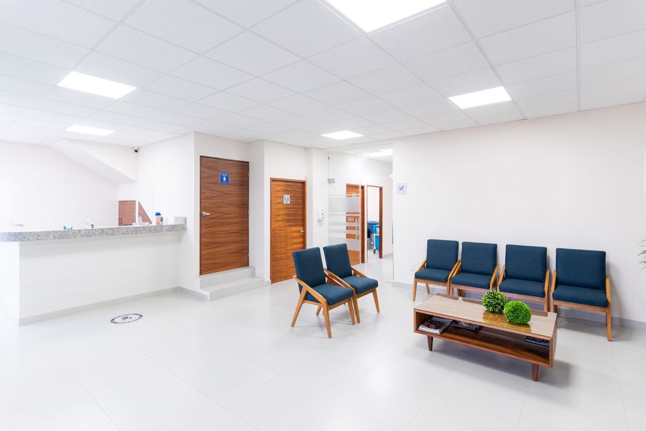 Receptie en wachtruimte van een Britse privékliniek voor een UK ETA medische behandeling