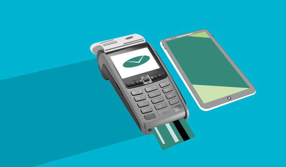 Reiziger betaalt de ETA in de app op zijn telefoon