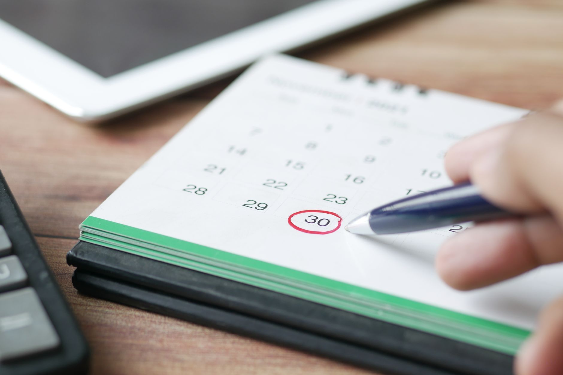 Kalender met aftelmomenten voor het op tijd aanvragen van een UK ETA voor vertrek